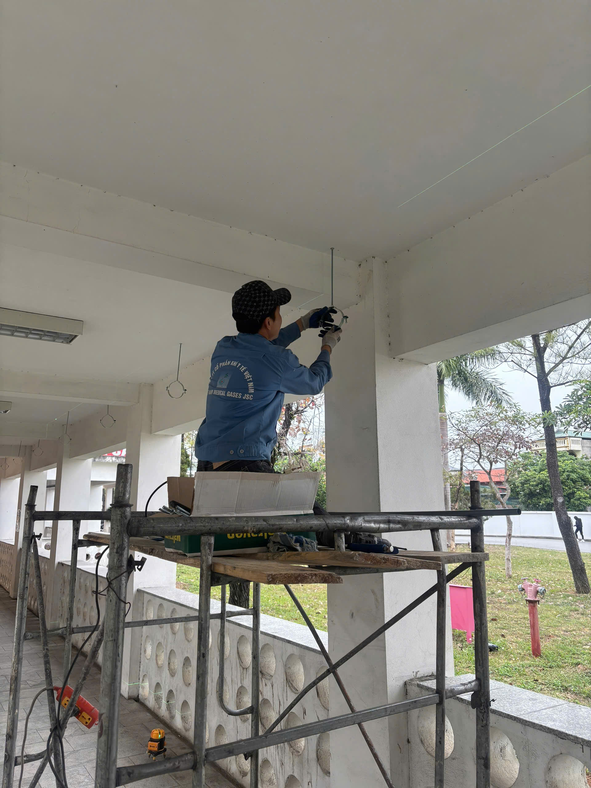 Hình ảnh thực tế hệ thống vận chuyển mẫu bệnh phẩm tại Bệnh viện Việt Nam – Thụy Điển Uông Bí