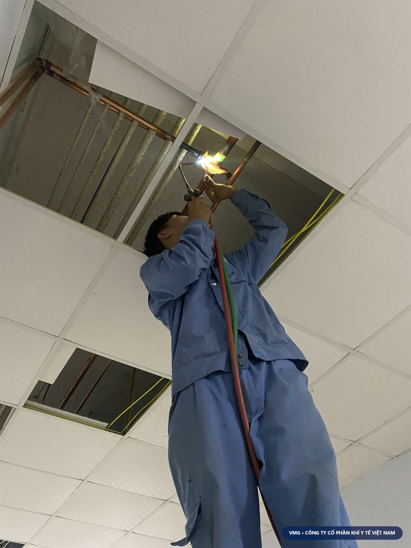 Thi công ống đồng khí y tế tại Bệnh viện Đại học Phenikaa