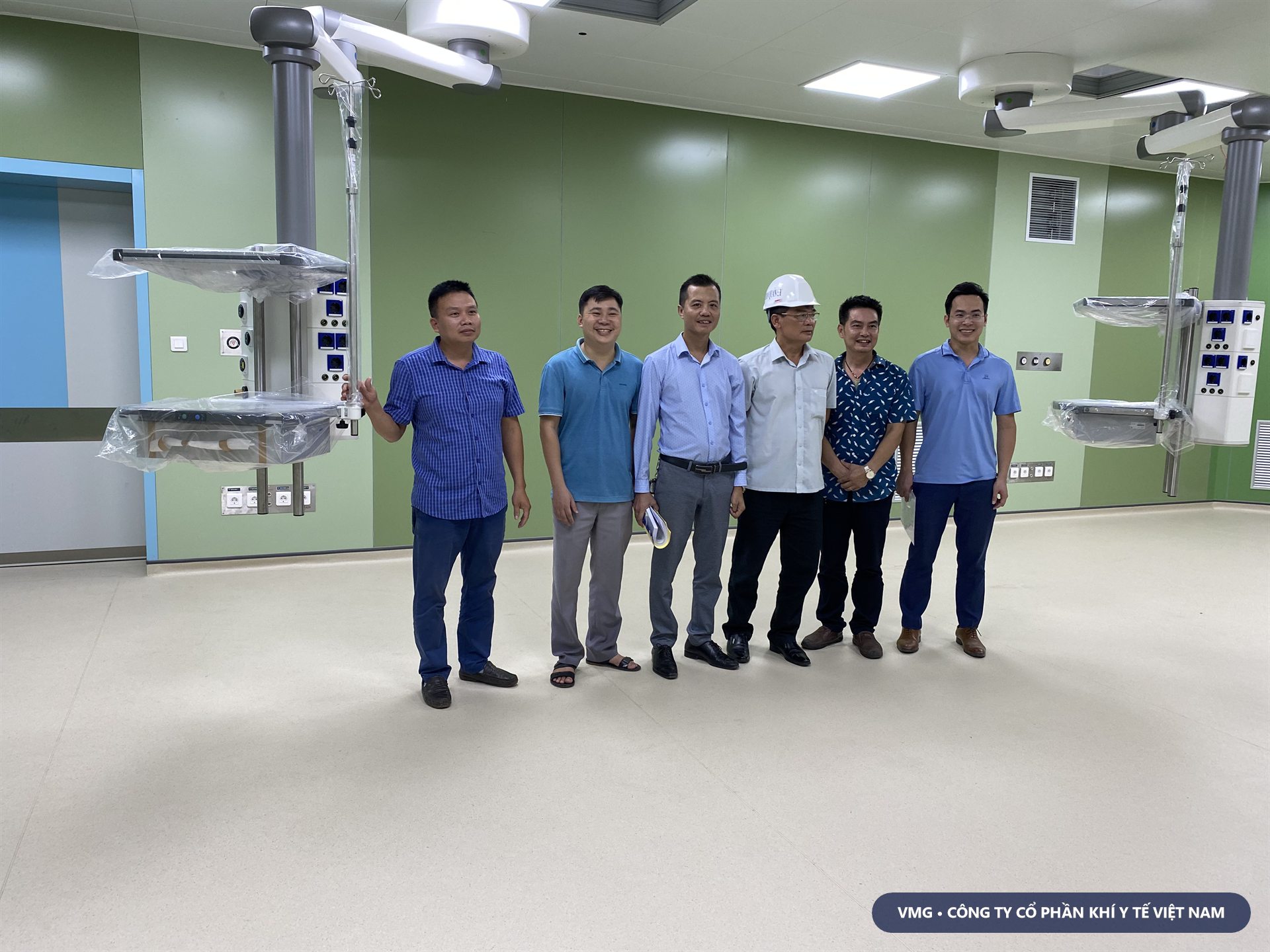 Trụ treo phòng mổ tại Bệnh viện Đại học Phenikaa